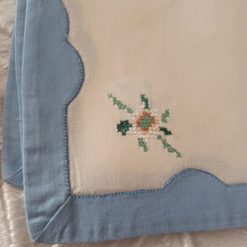 Napkins new, pack of 8, 27x27 cm, machine embroidery