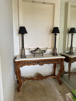 Console table with marble top like new 130 x 51