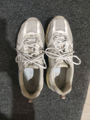 New Balance 530 sneakers like new, size 40.5, beige