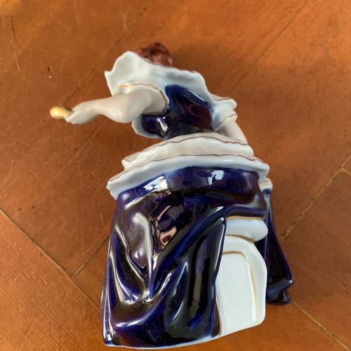 Royal dux porcelain figurine like new