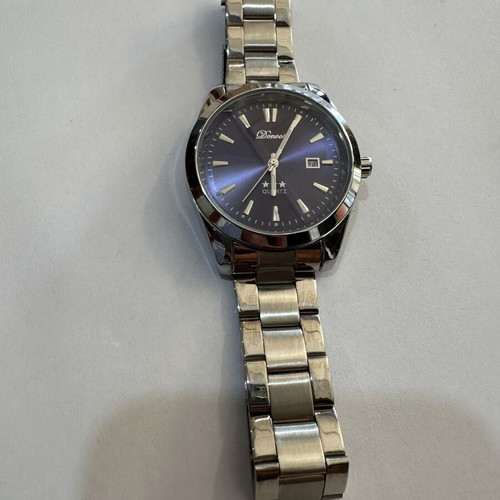 Donvoi Quartz men's watch new with blue dial and metal bracelet