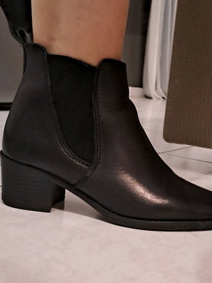 Δερμάτινα πέδιλα Tamaris μεταχειρισμένα, μέγεθος 36, μαύρα