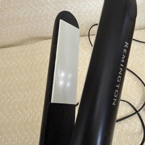 Remington hair straightener model CS-2001