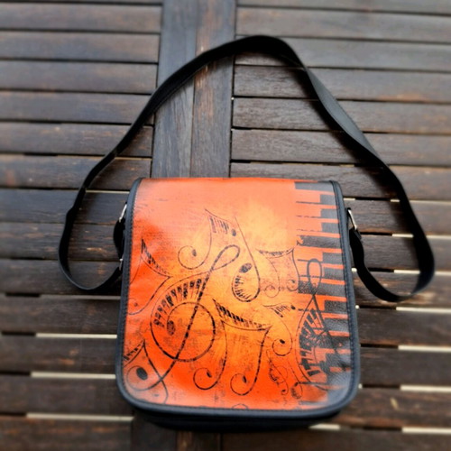 Women's crossbody bag like new, black and red