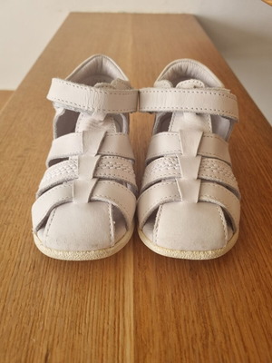 Πέδιλα Kickers νούμερο 22 σαν καινούργιο