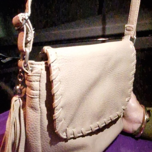 Beige shoulder bag like new with zipper 20×25 cm
