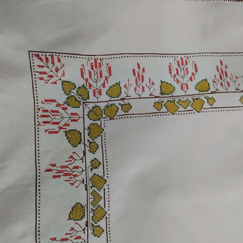 Vintage handmade embroidered tablecloth like new 130x130 cm