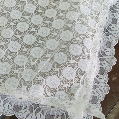 White quilt set 220x270, pillow 70x62, tablecloth, 2 placemats, 2 napkins new