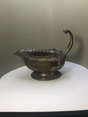 Elkinginton silver plated English gravy boat used
