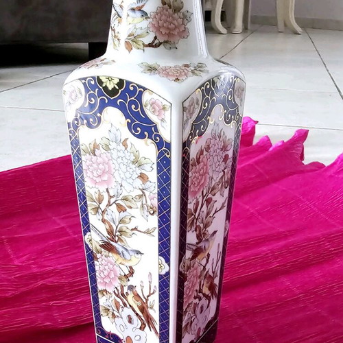 Japanese vase with 24K like new