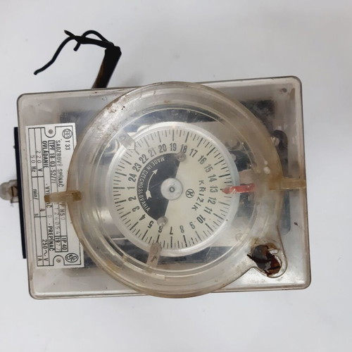 Tariffen clock for electricity meter used, day/night, vintage