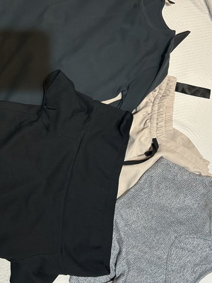 Clothing set like new with pants and blouses