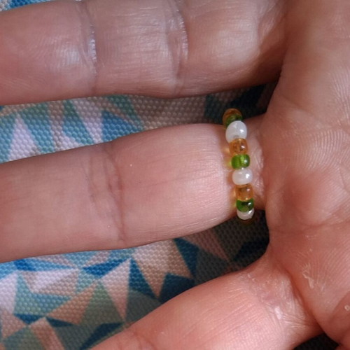 Elastic ring with beads and gold-colored heart, like new