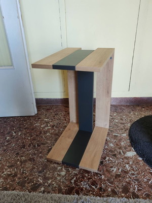 Μικρό τραπεζάκι σαν καινούργιο, μοντέρνο σταντ σαλονιού ή δωματίου