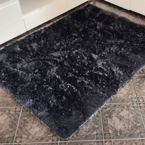 Black fluffy carpet pad new, size 120x160 cm