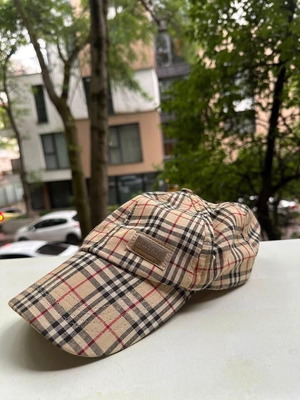 Burberry Nova Check Plaid Beige Cotton Baseball Cap like new, one size