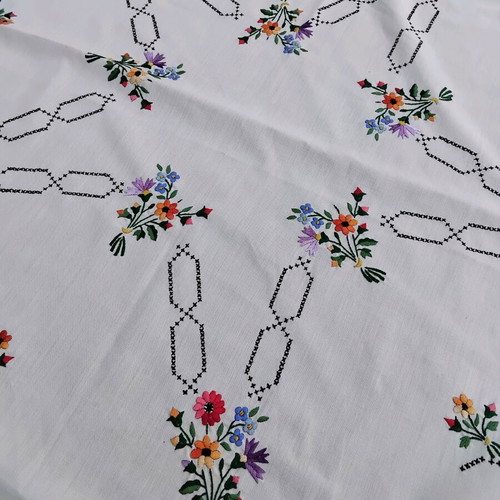 Handmade round tablecloth 95cm with vintage embroidery and lace like new