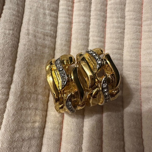 Earrings gold color with rhinestones clip new