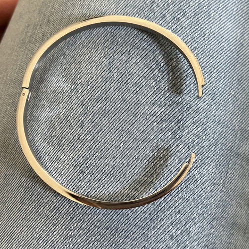 Stainless steel bracelet like new, silver color