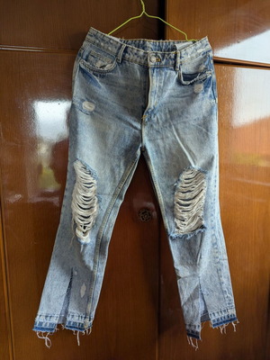 Zara high-waisted jeans small, like new, blue with rips