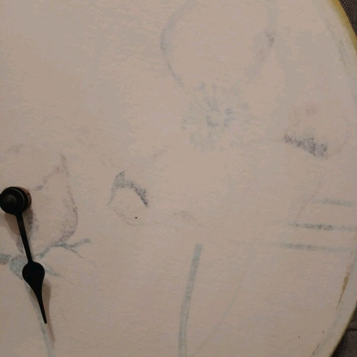 Wall clock like new with floral design analog
