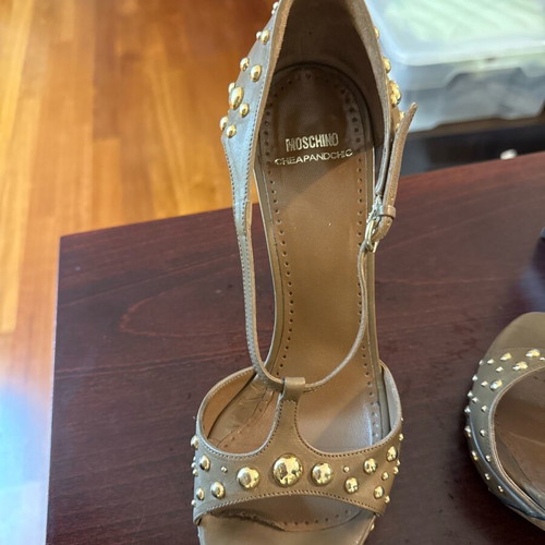 Moschino size 40 brown heels used with gold button detail
