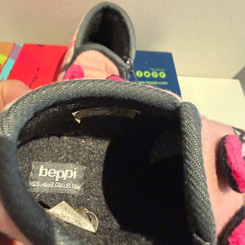 Closed children's slippers like new, size 23