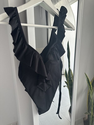Tezenis one-piece swimsuit small black, like new