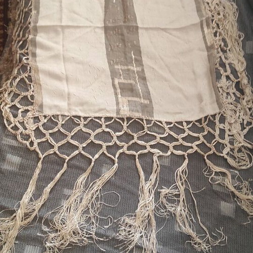 Set of table runners with fringes like new (1 large square, 1 runner, 2 small squares)