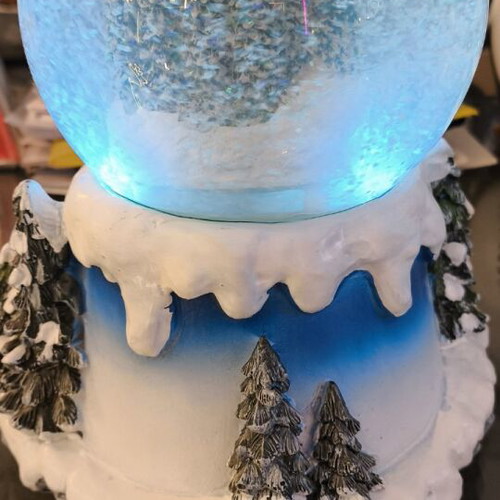 Christmas snow globe like new with music and light change