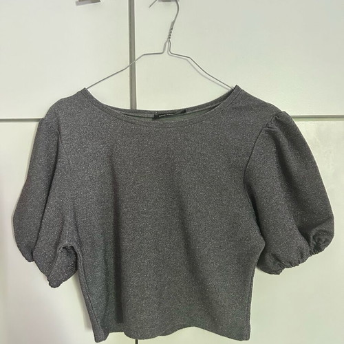 Pink Woman gray short-sleeve top with silver thread, like new