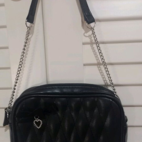 Mad hat evening handbag like new, black quilted synthetic