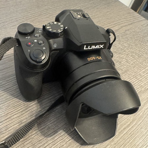 Lumix FZ300 Leica 25-600mm 4K camera with accessories