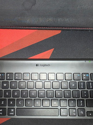 Logitech Tablet Keyboard για iPad Bluetooth σαν καινούργιο
