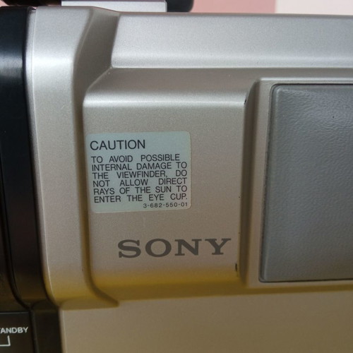 Βίντεο-κάμερα Sony BMC 100P μεταχειρισμένη με αξεσουάρ δεκαετίας '80