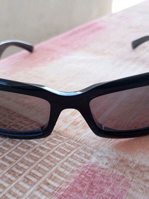 Gucci vintage unisex γυαλιά ηλίου σαν καινούργια, μαύρα, κλασικό στυλ