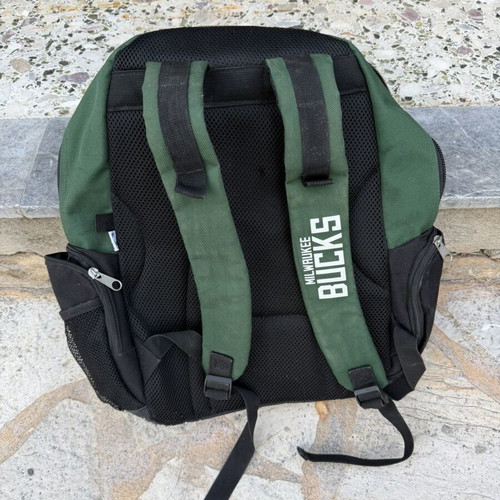 Bag like new, Milwaukee Bucks design