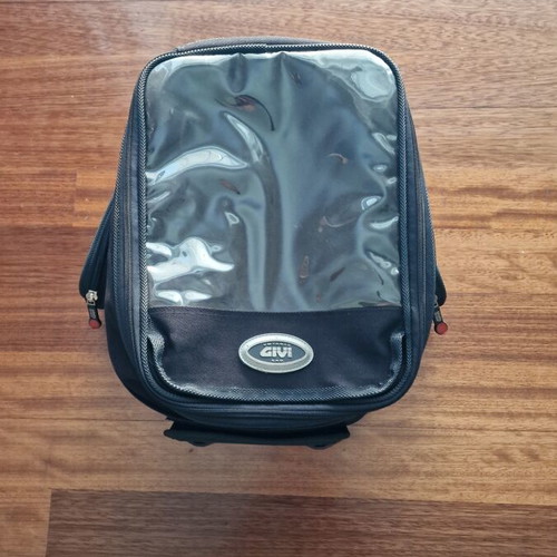 GIVI Magnetic Tank Bag like new, detachable with strong magnets