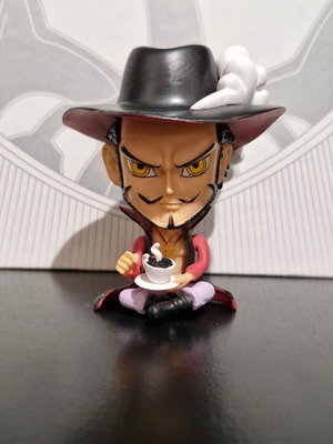 One Piece Mihawk figure new