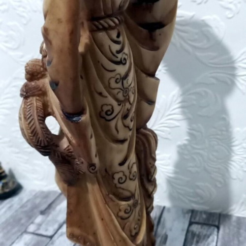 Decorative tabletop statue of Asian man like new