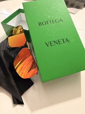 Bottega Veneta BV1065S sunglasses like new, multicolor lenses