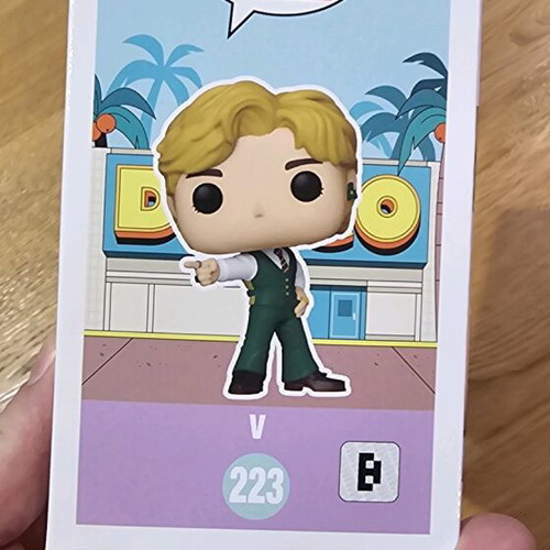 Funko Pop! Rocks BTS "Dynamite" V (#223) new