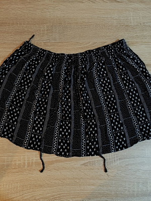 Pink Woman Mini Skirt M Black and White like new