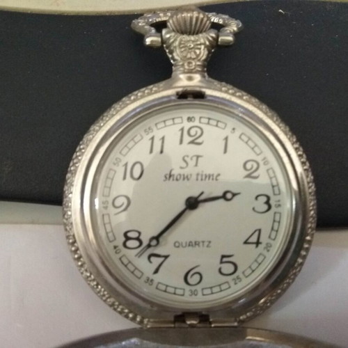 ST ShowTime Quartz pocket watch like new, silver with chain