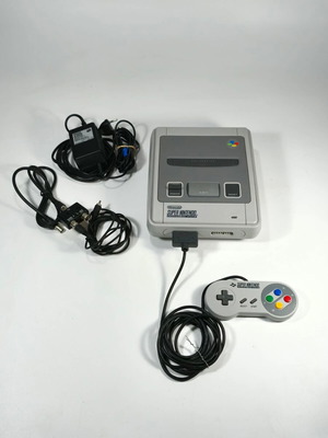Super Nintendo Entertainment System SNES PAL μεταχειρισμένη με χειριστήριο και καλώδια