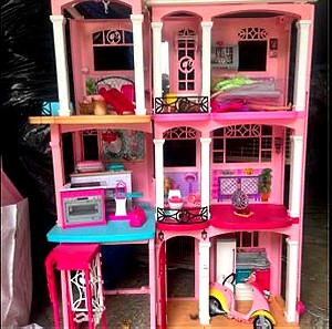 Barbie Dream house και δώρο μηχανή και ελικόπτερο