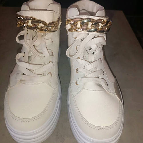 Bagatt Blu ankle boots size 39 like new, white with gold chain