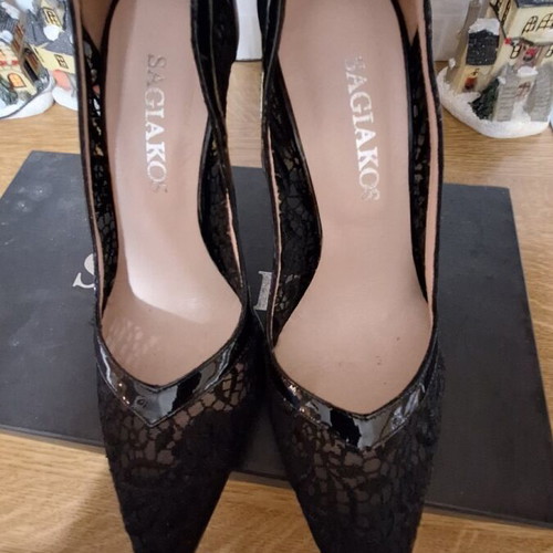 Sagiakos black pumps with lace and patent leather, like new, size 37, 10cm heel