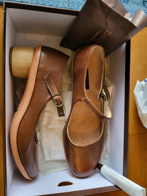 Neosens leather Mary Janes brown new, 4cm heel