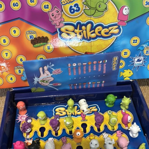 Stikeez board game with 36 stickers, 18 rare colors, new